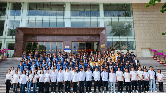 青春向党 挺膺担当-共青团云南商务职业学院委员会2025年上半年新团员入团仪式